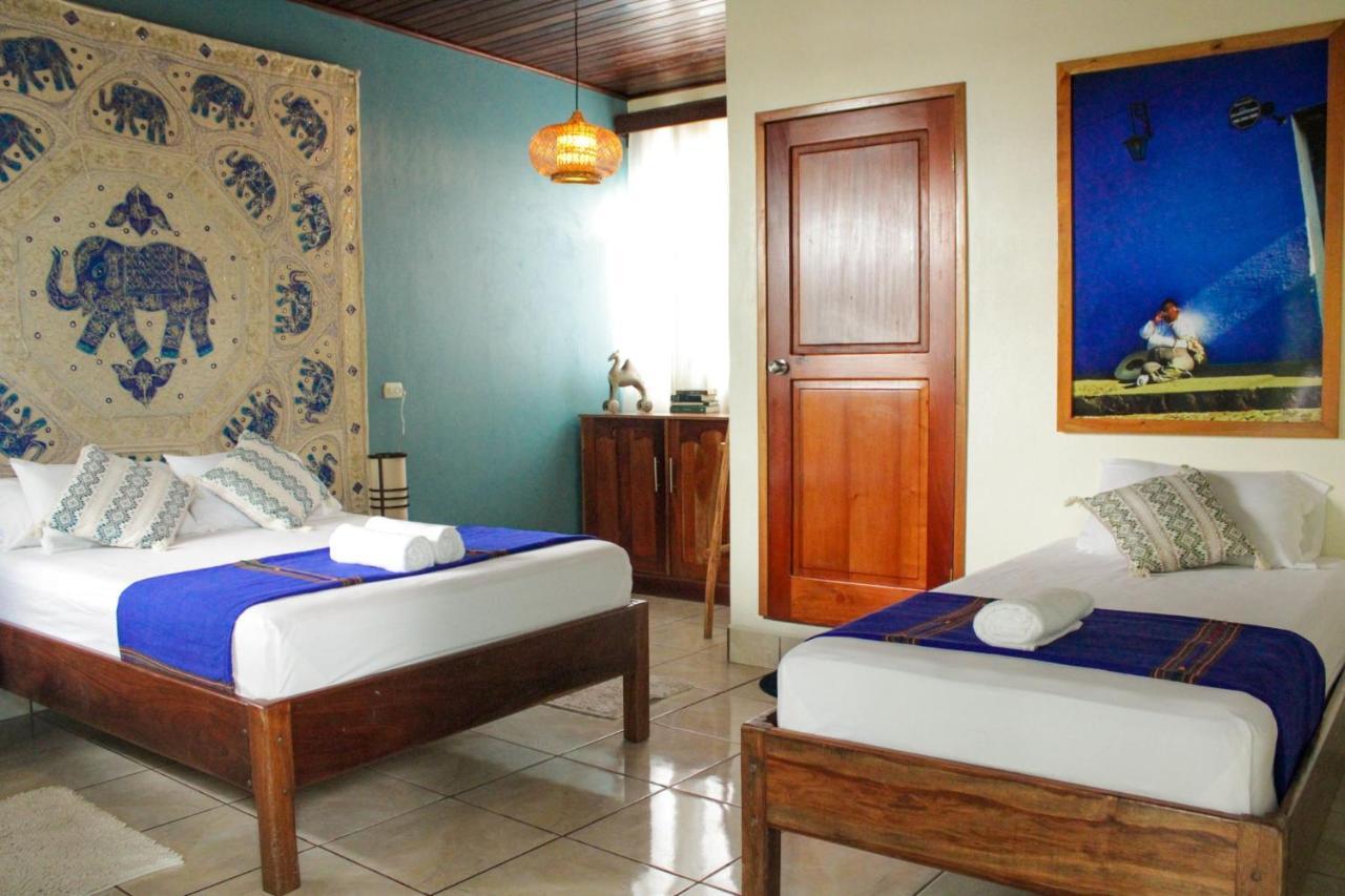 Los Amigos Hostel 弗洛勒斯 外观 照片