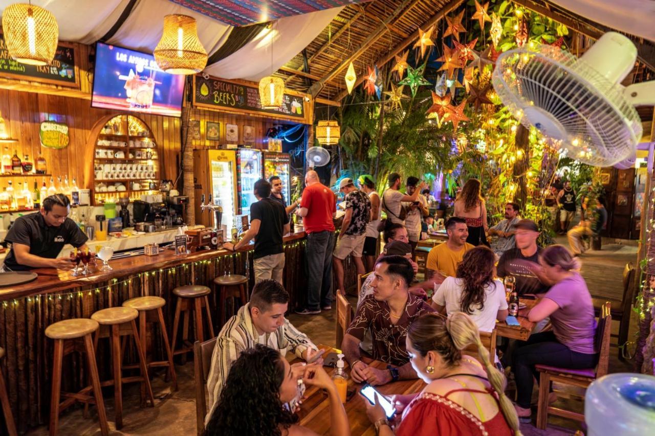 Los Amigos Hostel 弗洛勒斯 外观 照片