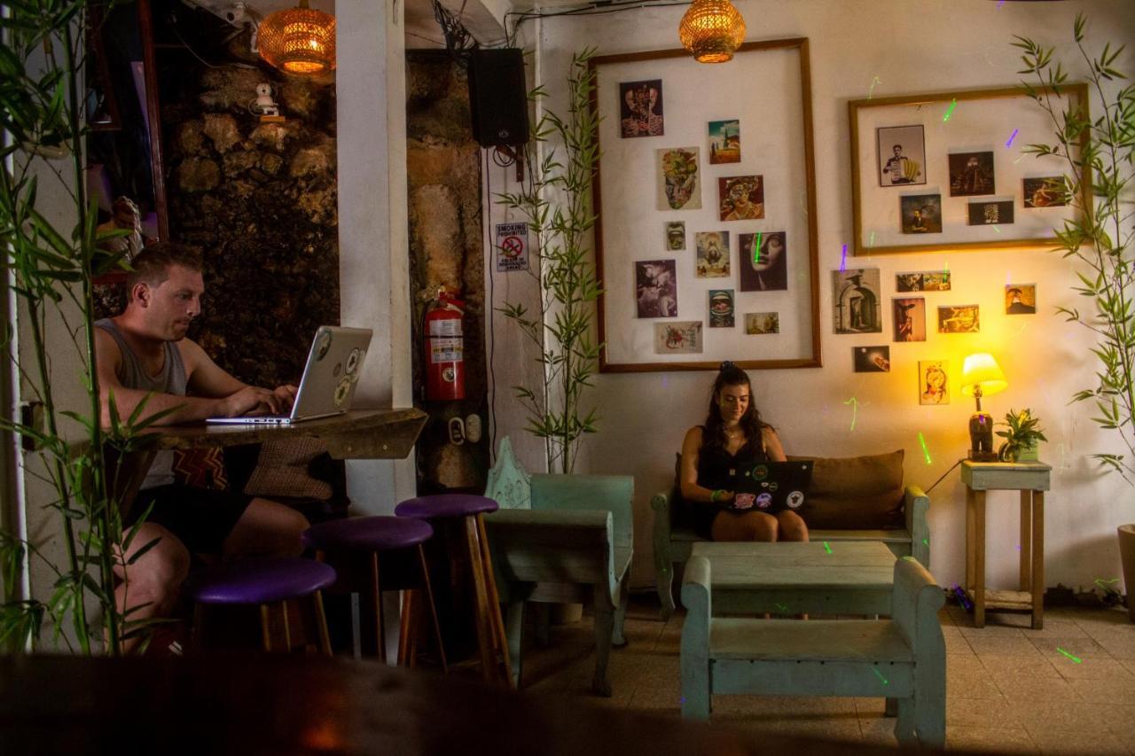 Los Amigos Hostel 弗洛勒斯 外观 照片