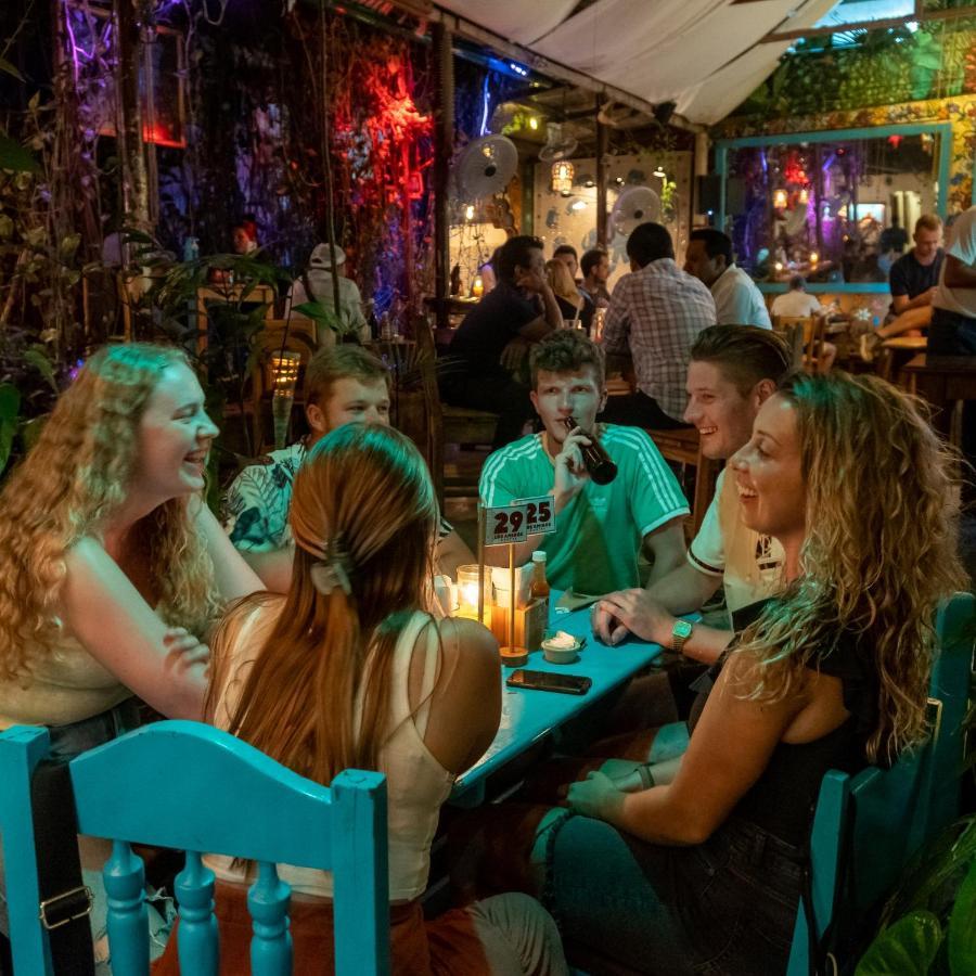 Los Amigos Hostel 弗洛勒斯 外观 照片