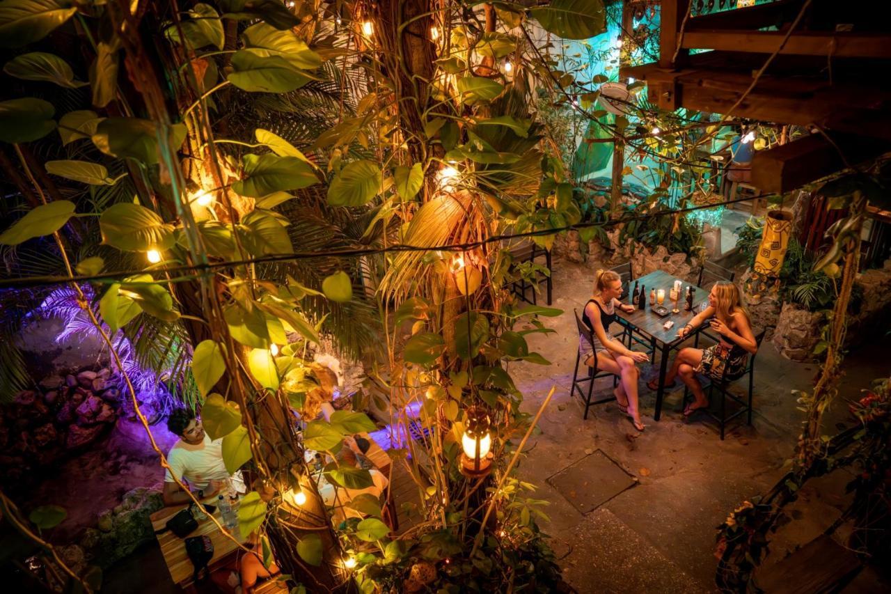 Los Amigos Hostel 弗洛勒斯 外观 照片