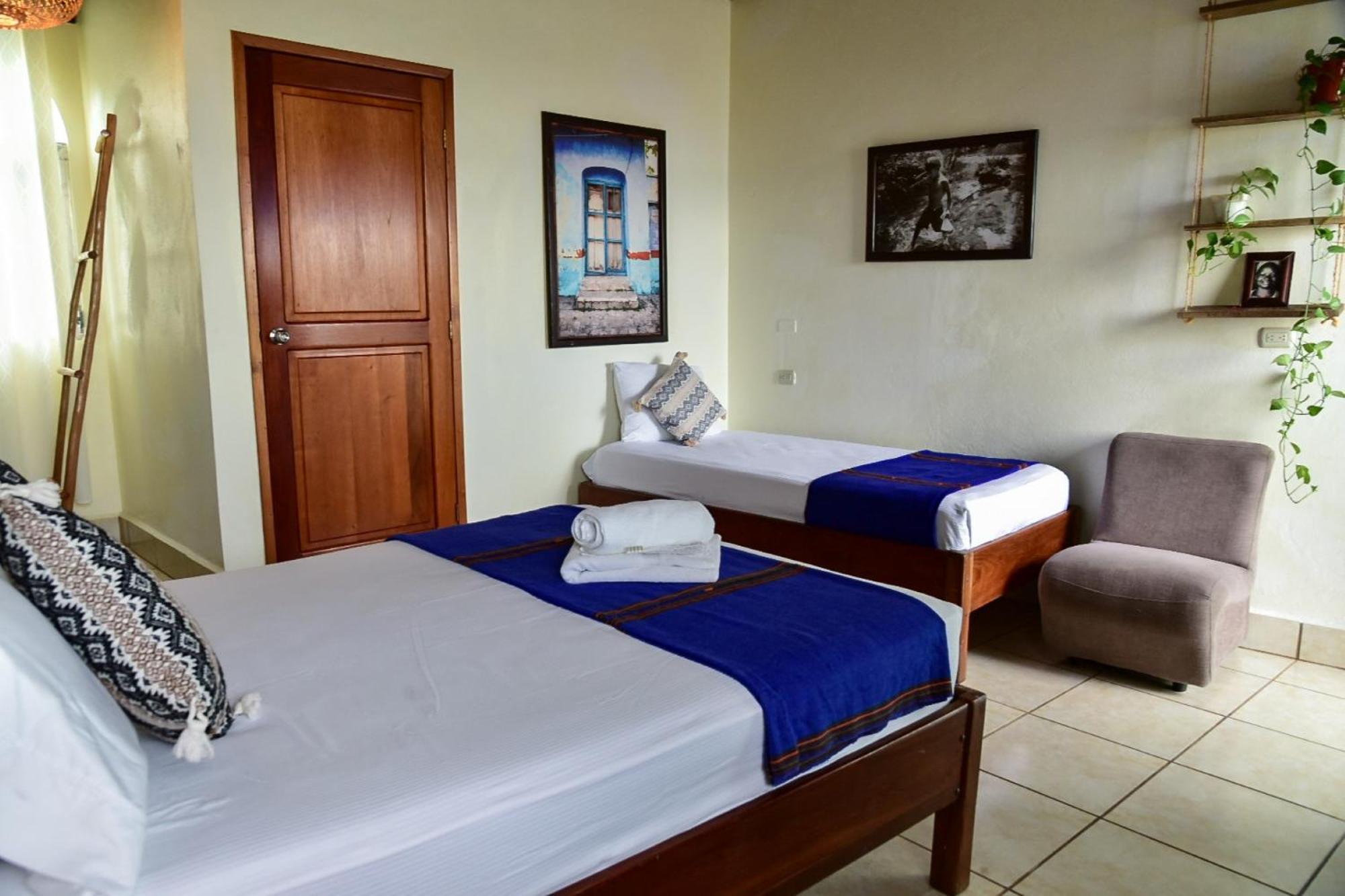 Los Amigos Hostel 弗洛勒斯 外观 照片