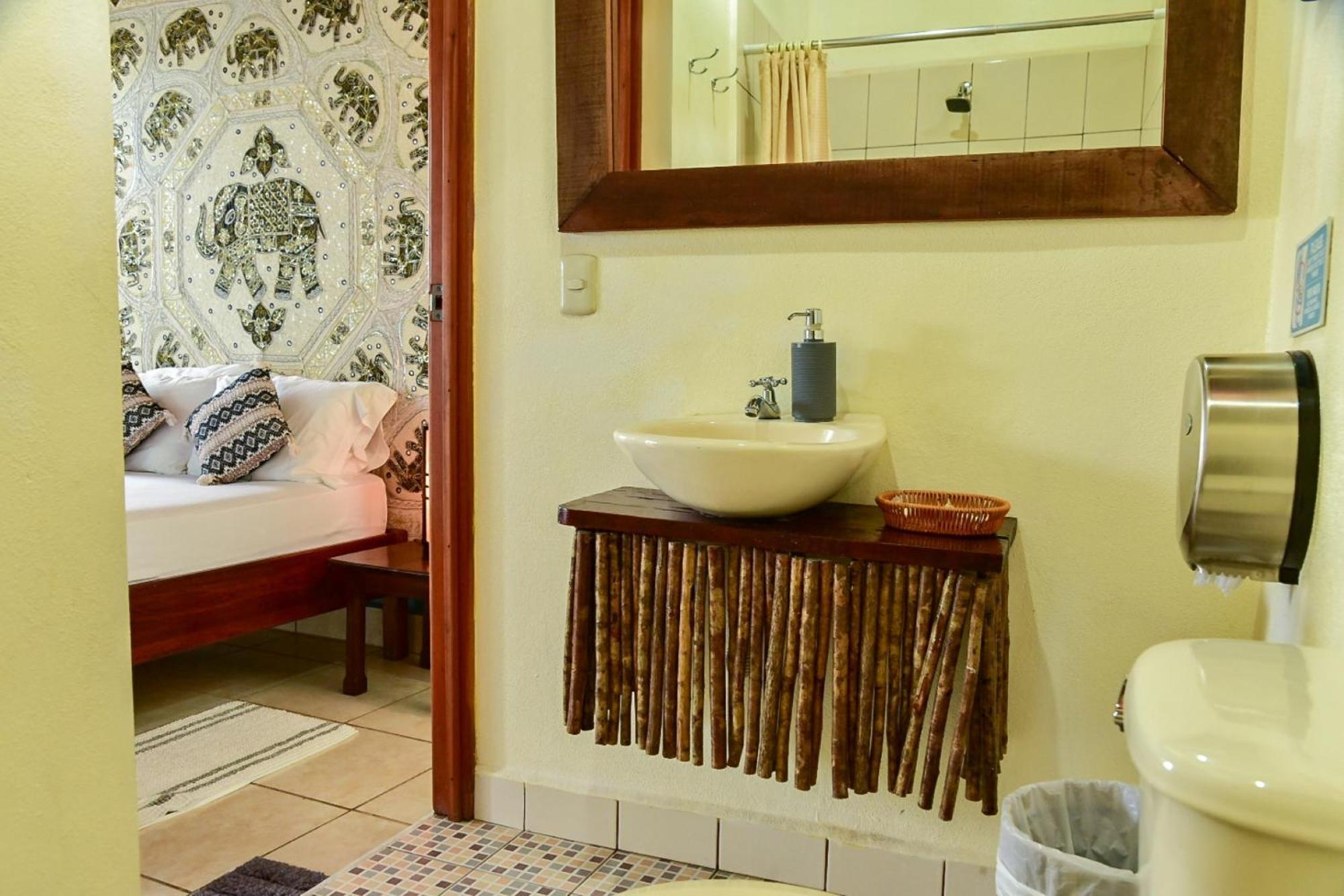 Los Amigos Hostel 弗洛勒斯 外观 照片
